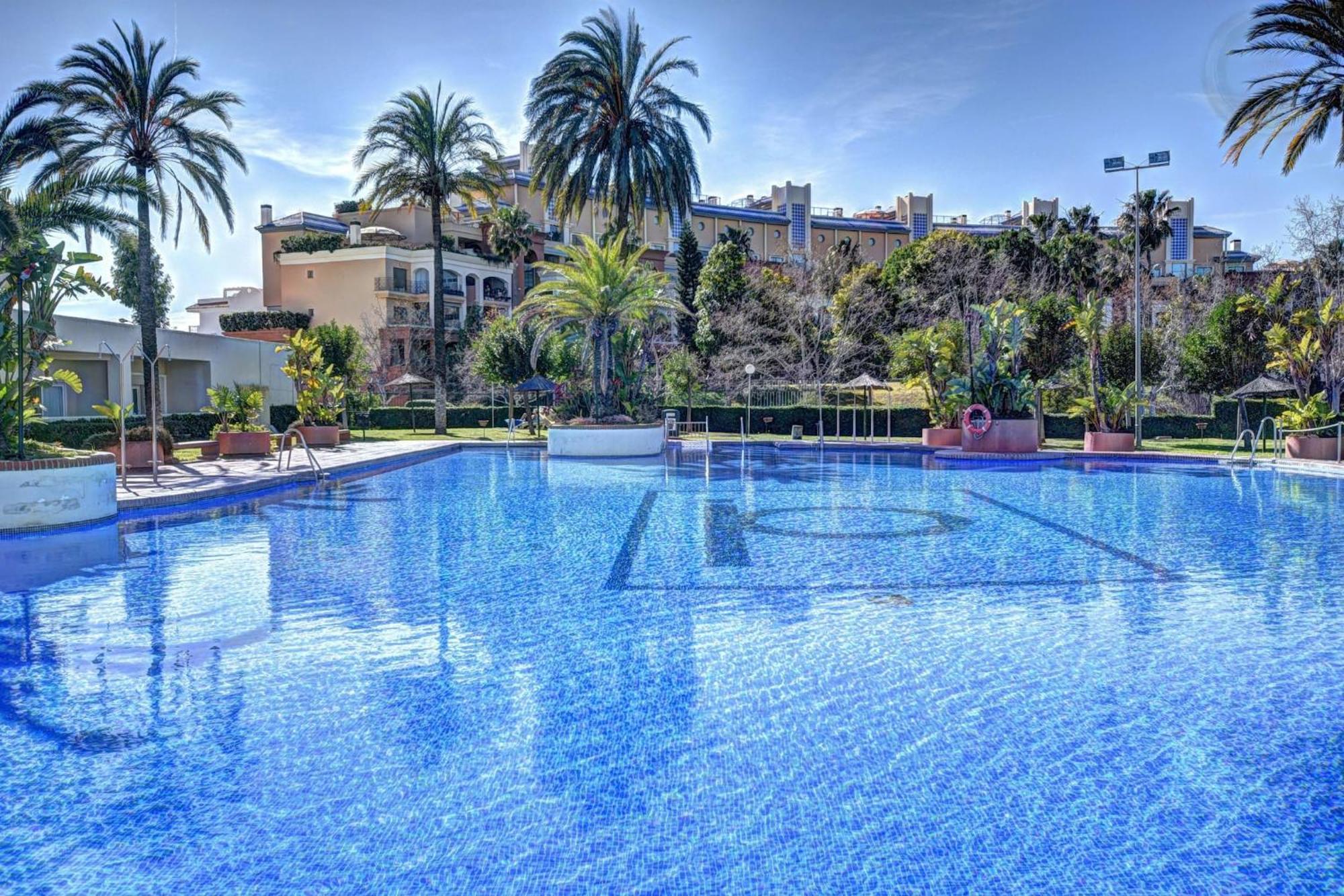 Deluxe Apartment In Benalbeach With Beach Views Benalmádena Exteriér fotografie